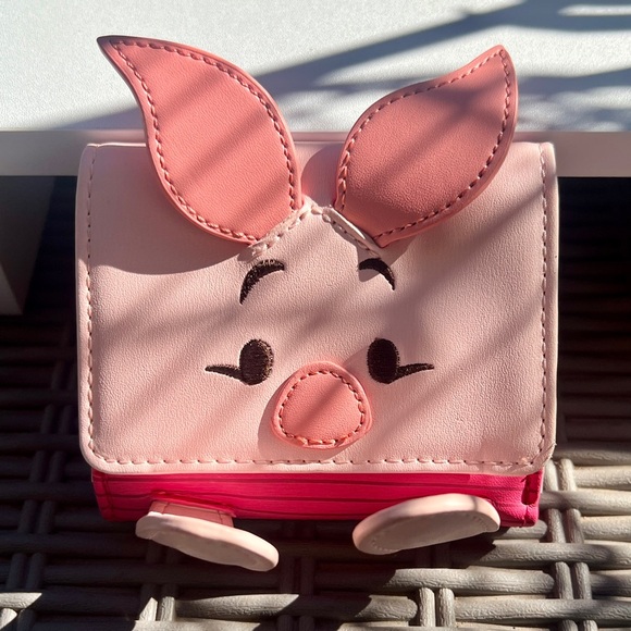 EUC Loungefly Piglet Winnie the Pooh pink wallet with magnetic hands - Picture 3 of 5